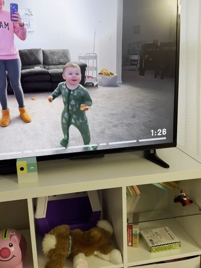 Familie spielt mit Nex Playground